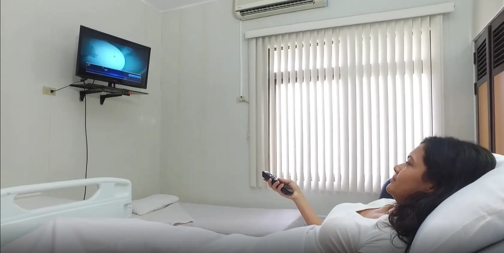 Private patient room at the Cira García clinic